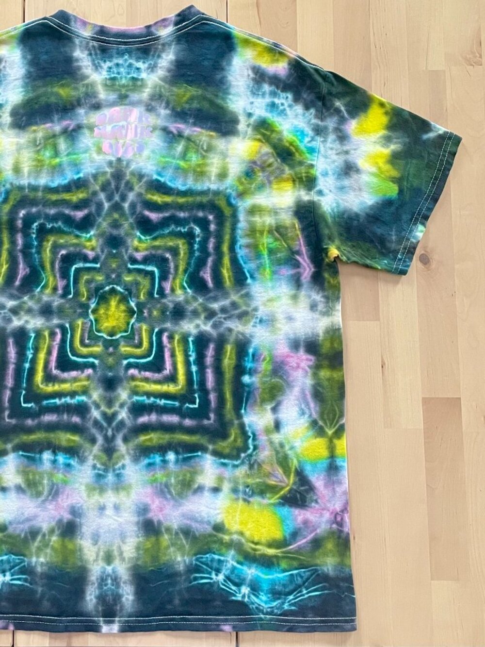 Gildan Unisex Neon Burst Mandala Tie Dye T-Shirt size Large Blue Yellow Pink - Picture 6 of 8